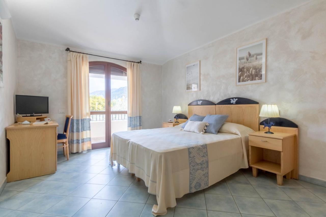 Hotel Villa Del Mare Solanas Solanas  Dış mekan fotoğraf